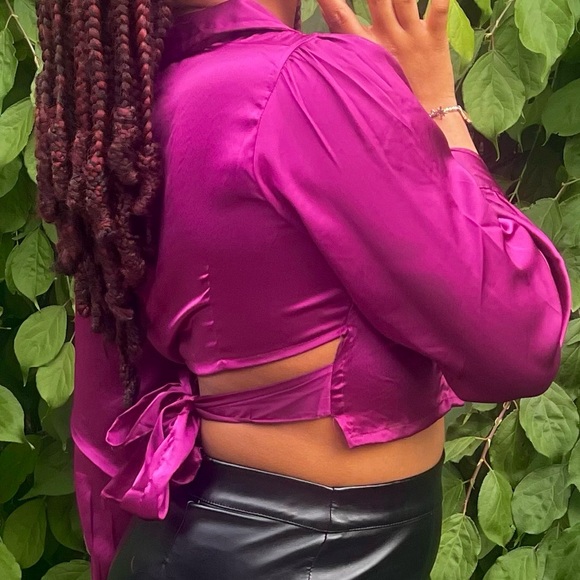 WOMENS FUCHSIA LONG SLEEVE BLOUSE W/ BACK TIE LIKE NEW SIZE SMALL - Picture 4 of 9